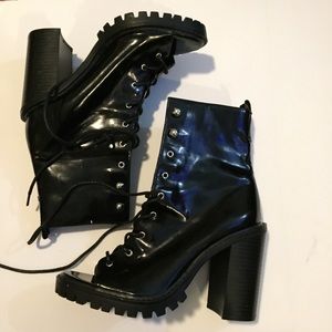 ASOS chunky heel grunge patent black open toe boots Y2k 90s style